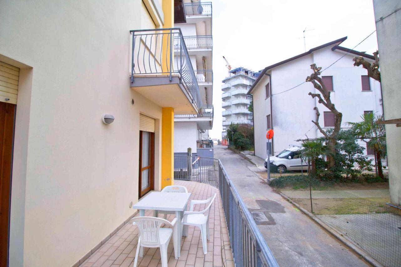 Condominio Carnelos Lido di Jesolo Exterior foto